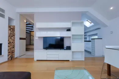 Na prenájom 4-izbový byt, 104 m², Bratislava-Nové Mesto, Ovručská