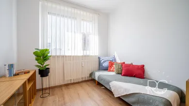Na predaj 3-izbový byt, 61 m², Bratislava-Petržalka, Romanova