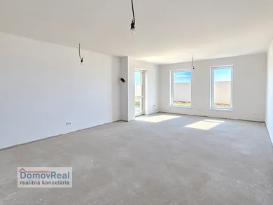 Na predaj 3-izbový dom, 80 m², Ohrady, Slnečná