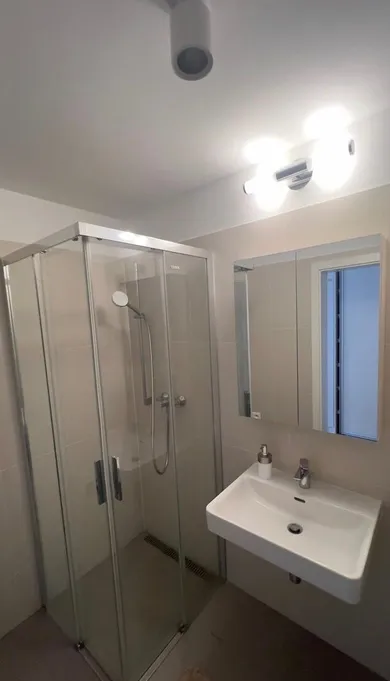 Na prenájom 2-izbový byt, 50 m², Bratislava-Petržalka, Fialová