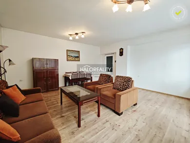 Na predaj 4-izbový byt, 92 m², Martin, Kratinová
