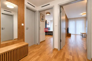 Na prenájom 2-izbový byt, 52 m², Bratislava-Staré Mesto, Bottova