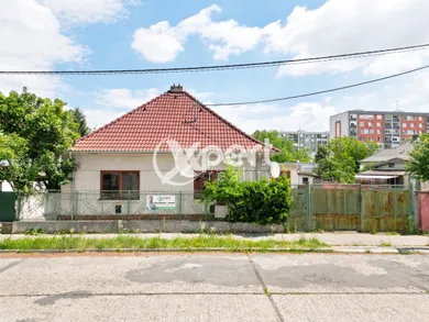 Domy na sprzedaż, 4-pokojowe, Galanta · €185 000