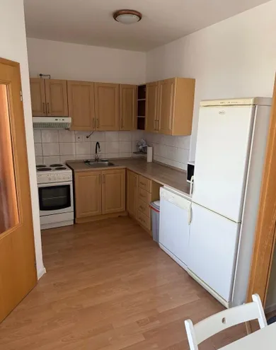 Na prenájom 2-izbový byt, 39 m², Bratislava-Ružinov, Tomášikova