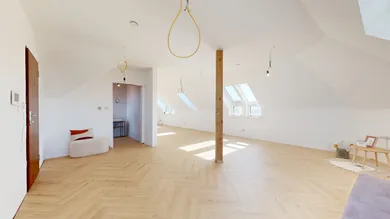 Na predaj 4-izbový byt, 141 m², Hlohovec, Rázusova