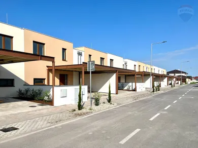 Domy na sprzedaż, 5-pokojowe, Dunajská Streda · €255 000