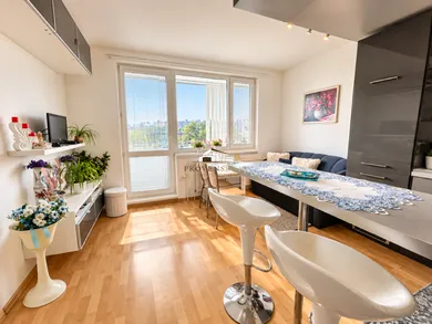 Na predaj 1-izbový byt, 48 m², Bratislava-Petržalka