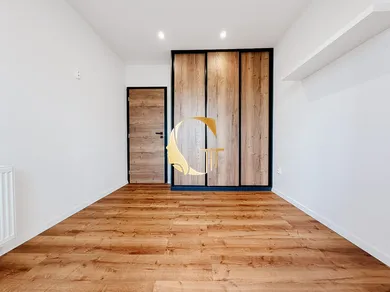 Na predaj 4-izbový byt, 85 m², Bratislava-Petržalka, Planckova