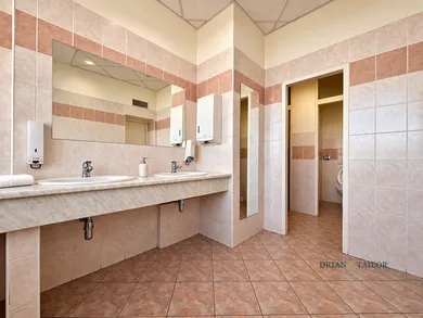 Na prenájom komerčné, 26 m², Bratislava-Petržalka, Viedenská cesta