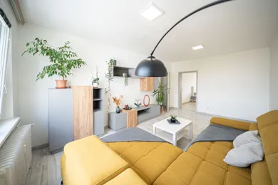 Na predaj 2-izbový byt, 63 m², Bratislava-Petržalka, Vranovská