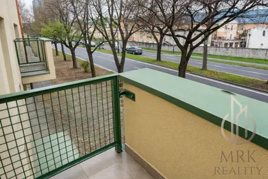 Na predaj 2-izbový byt, 65 m², Bratislava-Staré Mesto, Karadžičova