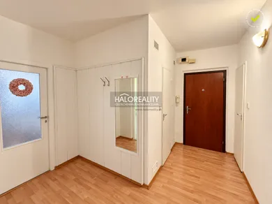 Na predaj 3-izbový byt, 80 m², Prievidza