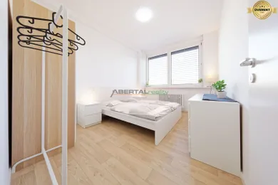 Na prenájom 2-izbový byt, 44 m², Bratislava-Nové Mesto, Stromová