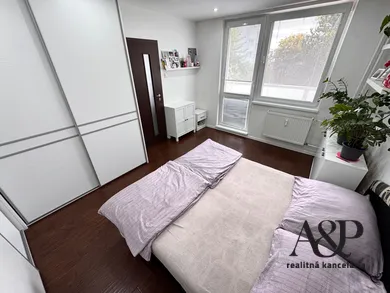 Na predaj 1-izbový byt, 37 m², Senica, Hollého