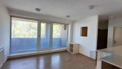 Na prenájom komerčné, 54 m², Bratislava-Nové Mesto, Bajkalská