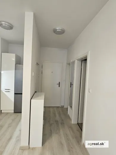 Na prenájom 1-izbový byt, 37 m², Bratislava-Rača, Františka Kubu