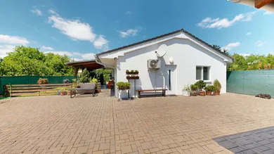Domy na sprzedaż, 4-pokojowe, Slovenská Nová Ves · €295 000