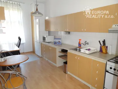 Na prenájom 1-izbový byt, 50 m², Bratislava-Staré Mesto, Šancová