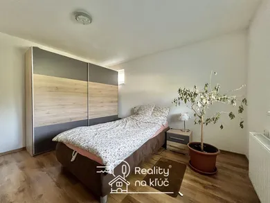 Na predaj dom, 200 m², Komjatice