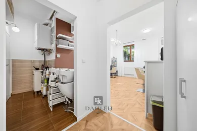 Na predaj komerčné, 60 m², Bratislava-Staré Mesto, Dunajská
