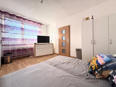 Na predaj 1-izbový byt, 37 m², Senica, Hollého