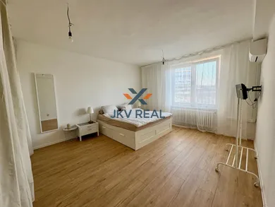 Na prenájom byt v Bratislava-Staré Mesto · €900 · Dokončené