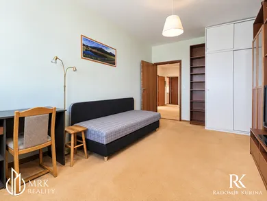 Na prenájom 4-izbový byt, 87 m², Bratislava-Petržalka, Budatínska