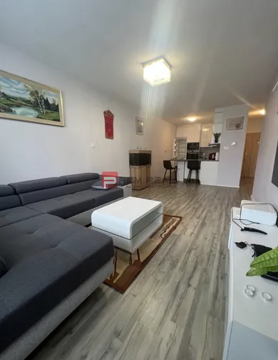 Na prenájom 3-izbový byt, 78 m², Bratislava-Nové Mesto, Nobelova