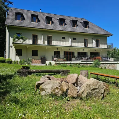 Na predaj 14-izbový rekreačný dom, 200 m², Modra, Moyzesova