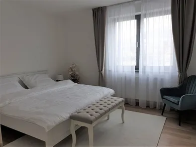Na prenájom 2-izbový byt, 60 m², Nitra, Dolnohorská
