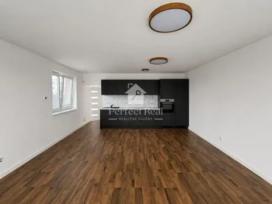 Na predaj 3-izbový byt, 87 m², Miloslavov