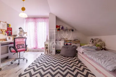 Na predaj 4-izbový dom, 168 m², Žilina