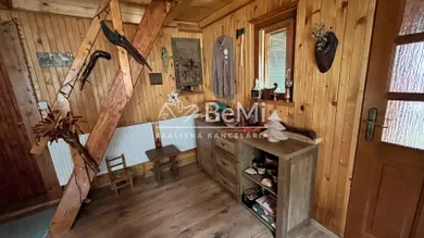 Na predaj 5-izbový rekreačný dom, 135 m², Nesluša