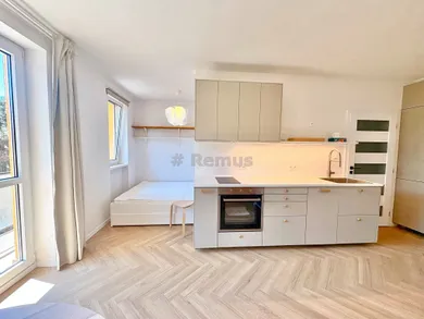Byty na prenájom 1-izbový, Bratislava-Nové Mesto · €750