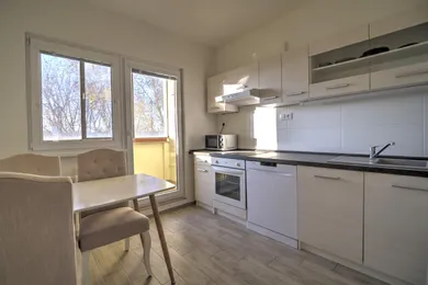 Na prenájom 3-izbový byt, 70 m², Bratislava-Petržalka, Macharova