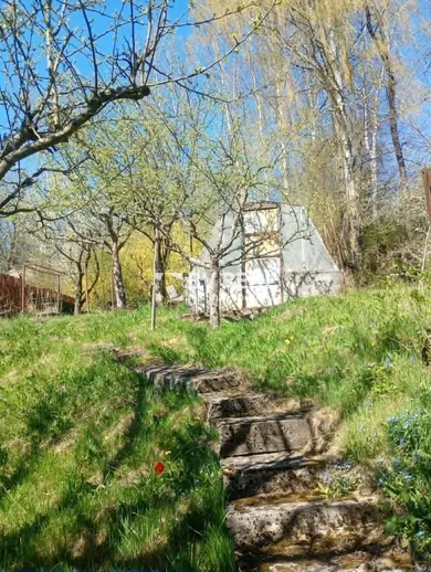 Na predaj pozemok, Handlová