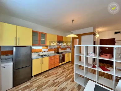 Na prenájom 1-izbový byt, 36 m², Levice, M. R. Štefánika