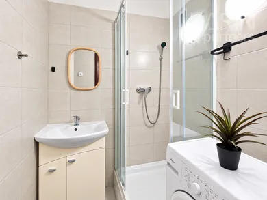 Na prenájom 1-izbový byt, 38 m², Bratislava-Petržalka, Medveďovej