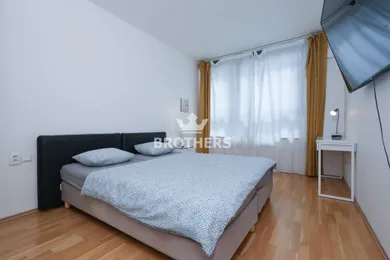 Na predaj 3-izbový byt, 70 m², Bratislava-Ružinov, Plynárenská
