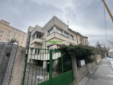 Byty na prenájom 4-izbový, Košice-Juh · €1 300