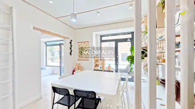 Na prenájom komerčné, 37 m², Bratislava-Staré Mesto, Klemensova