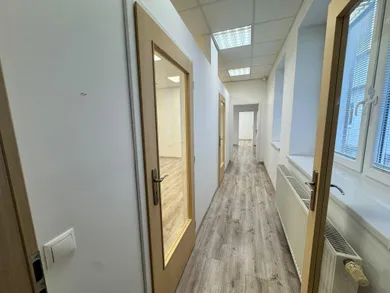 Na prenájom objekt, 60 m², Trnava, Hlavná