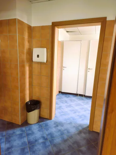 Na prenájom komerčné, 180 m², Bratislava-Ružinov, Trenčianska