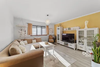 Houses for sale, 7-room in Malinovo · €450,000