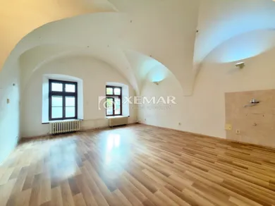 Komerčné priestory na prenájom, Banská Bystrica · €800