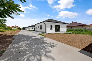 Na predaj 4-izbový dom, 148 m², Veľký Biel, Poľovnícka