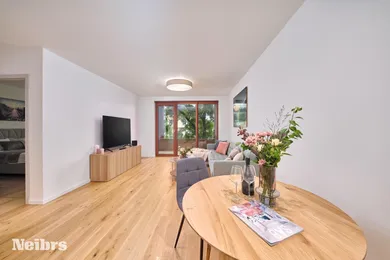 Na prenájom 2-izbový byt, 66 m², Bratislava-Staré Mesto, Košická