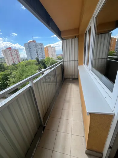 Na predaj 1-izbový byt, 33 m², Bratislava-Dúbravka, Sekurisova