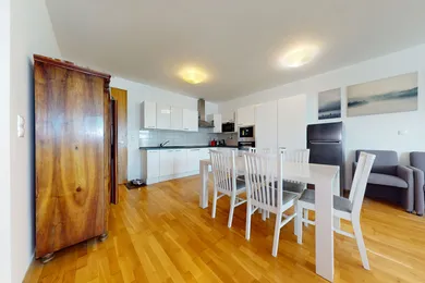 Na prenájom 4-izbový byt, 111 m², Bratislava-Nové Mesto, Tupého