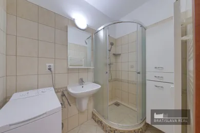 Na prenájom 1-izbový byt, 42 m², Bratislava-Podunajské Biskupice
